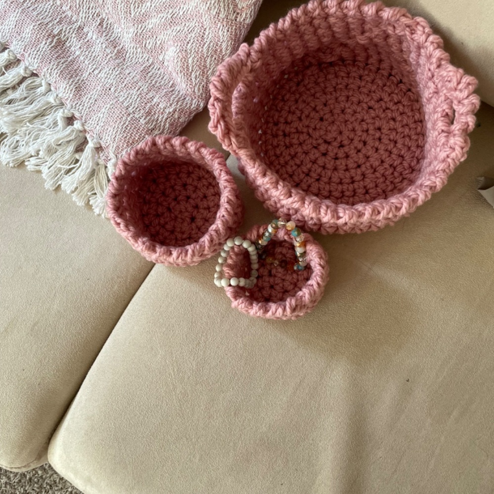 Hand made baskets - Picture 3 of 3
